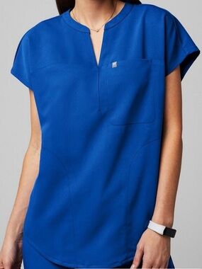 Fabletics Evolve Oversized Scrub Top